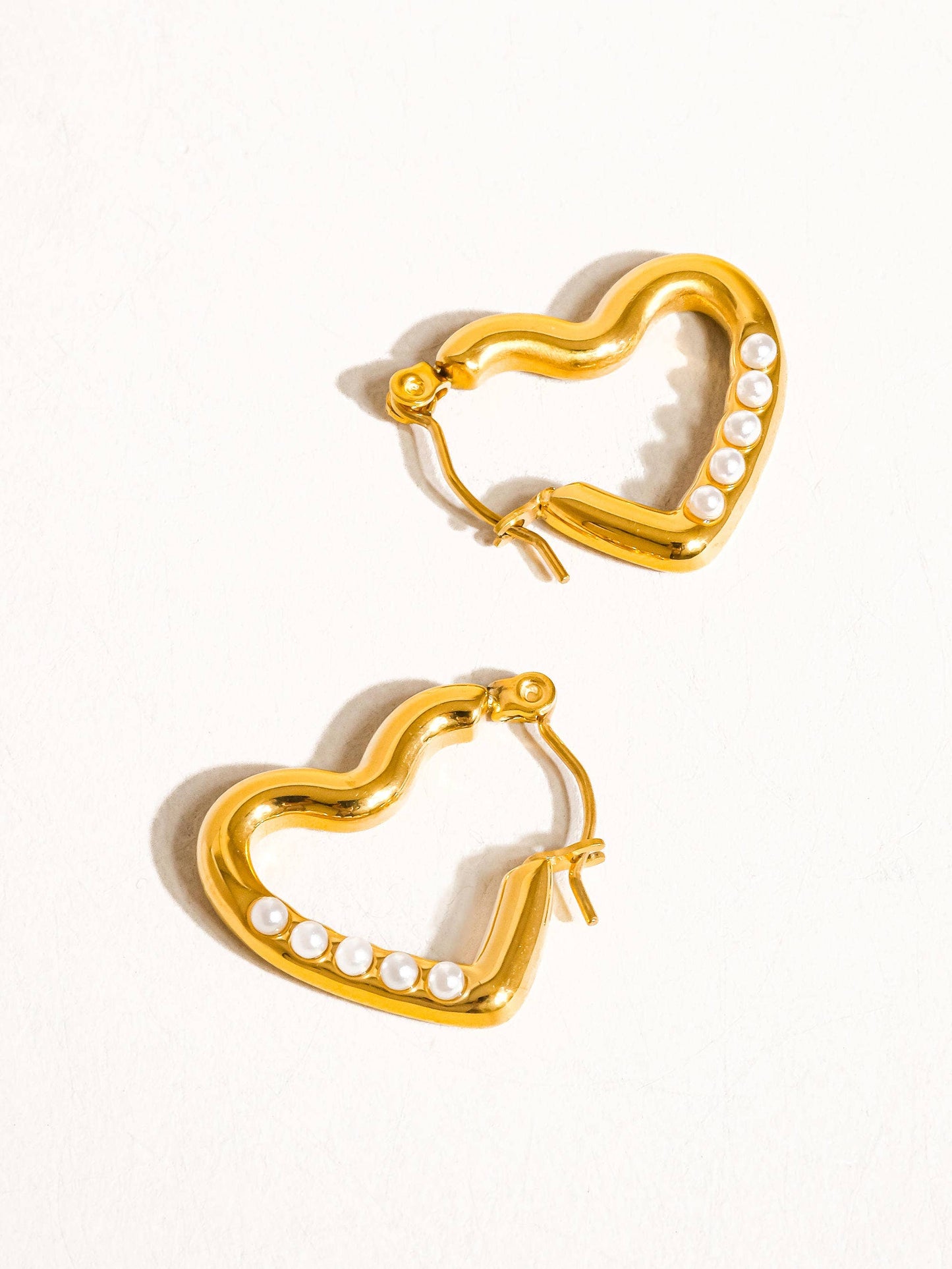 Avena 18K Gold Non-Tarnish Pearl Heart Hoop: Yellow Gold