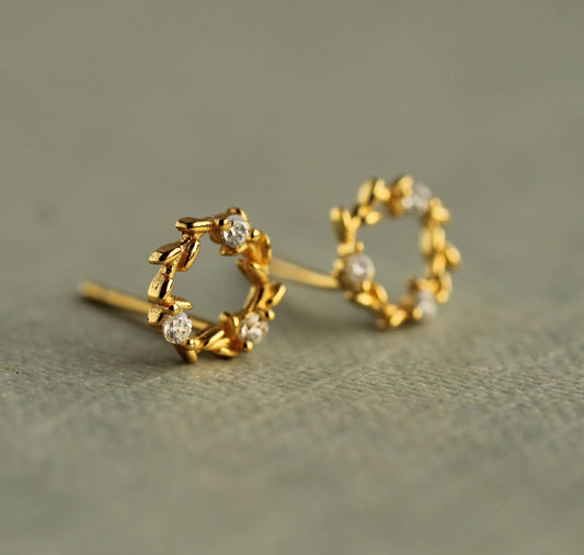 Gold Wreath Circle Stud Earrings