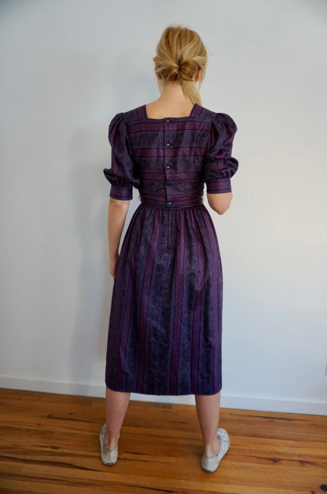 vintage puff-sleeve dress